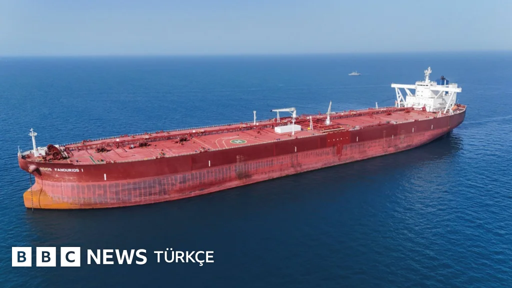 İran'ın abluka nedeniyle yeniden kapattığı Hürmüz'de gemilere saldırı