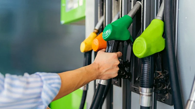 Akaryakıtta ‘dalgalı’ tarife: Zam geldi, indirim yolda!